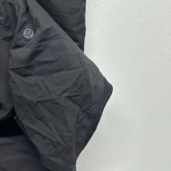 Lululemon Beyond the Studio Crop Pants Cropped Pant Microstriped Black Size 4 - Picture 8 of 9